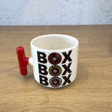 Box Box Box Kırmızı T Kulplu Bardak