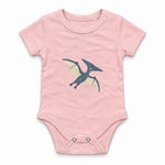 Blue pterodactyl gliding gently Zıbın — Pembe — ön görünüm