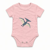 Blue pterodactyl gliding gently Zıbın — Pembe — ön görünüm