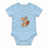 Small mouse carrying a strawberry Zıbın — Mavi — ön görünüm