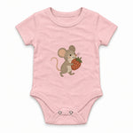 Small mouse carrying a strawberry Zıbın — Pembe — ön görünüm