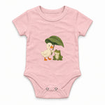 Duck and frog sharing a leaf umbrella Zıbın — Pembe — ön görünüm