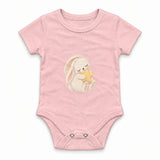 Sleeping rabbit hugging a small star Zıbın — Pembe — ön görünüm