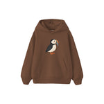 Puffin with a tiny fish Çocuk Hoodie — Kahverengi — ön görünüm