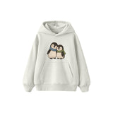 Two penguin chicks leaning together Çocuk Hoodie — Beyaz — ön görünüm