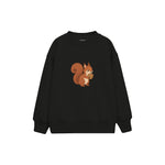 Squirrel carrying a walnut Çocuk Sweatshirt — Siyah — ön görünüm