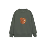 Squirrel carrying a walnut Çocuk Sweatshirt — Antrasit — ön görünüm