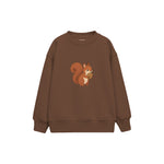 Squirrel carrying a walnut Çocuk Sweatshirt — Kahverengi — ön görünüm
