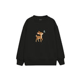 Fawn looking at a butterfly Çocuk Sweatshirt — Siyah — ön görünüm