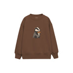 Badger holding a mushroom Çocuk Sweatshirt — Kahverengi — ön görünüm
