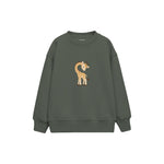 Baby giraffe bending its neck in a heart curve Çocuk Sweatshirt — Antrasit — ön görünüm