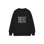 More Sleep More Hugs More Love Çocuk Sweatshirt — Siyah — arka görünüm