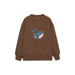 Whale carrying a small seashell Çocuk Sweatshirt — Kahverengi — ön görünüm
