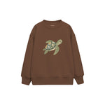 Sea turtle with a patterned shell Çocuk Sweatshirt — Kahverengi — ön görünüm
