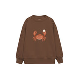 Crab offering a pearl Çocuk Sweatshirt — Kahverengi — ön görünüm