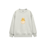 Chick peeking from an eggshell Çocuk Sweatshirt — Beyaz — ön görünüm