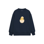Chick peeking from an eggshell Çocuk Sweatshirt — Lacivert — ön görünüm