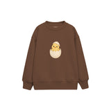 Chick peeking from an eggshell Çocuk Sweatshirt — Kahverengi — ön görünüm