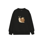 Snail with a tiny flower on shell Çocuk Sweatshirt — Siyah — ön görünüm