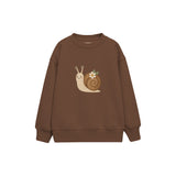 Snail with a tiny flower on shell Çocuk Sweatshirt — Kahverengi — ön görünüm