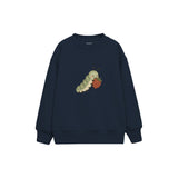 Caterpillar eating a berry Çocuk Sweatshirt — Lacivert — ön görünüm