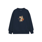 Small mouse carrying a strawberry Çocuk Sweatshirt — Lacivert — ön görünüm