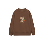 Small mouse carrying a strawberry Çocuk Sweatshirt — Kahverengi — ön görünüm