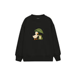 Duck and frog sharing a leaf umbrella Çocuk Sweatshirt — Siyah — ön görünüm