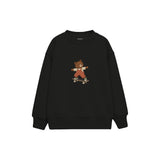 Bear skateboarding in rust striped overalls Çocuk Sweatshirt — Siyah — ön görünüm