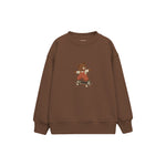 Bear skateboarding in rust striped overalls Çocuk Sweatshirt — Kahverengi — ön görünüm