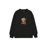 Elephant riding a vintage red scooter Çocuk Sweatshirt — Siyah — ön görünüm