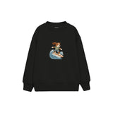Dog surfing on a small wave Çocuk Sweatshirt — Siyah — ön görünüm