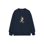 Penguin on a longboard wearing a beanie Çocuk Sweatshirt — Lacivert — ön görünüm