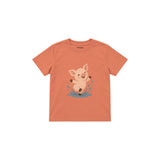 Piglet splashing in a tiny isolated puddle Çocuk Tişört — Somon — ön görünüm