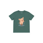 Piglet splashing in a tiny isolated puddle Çocuk Tişört — Yeşil — ön görünüm