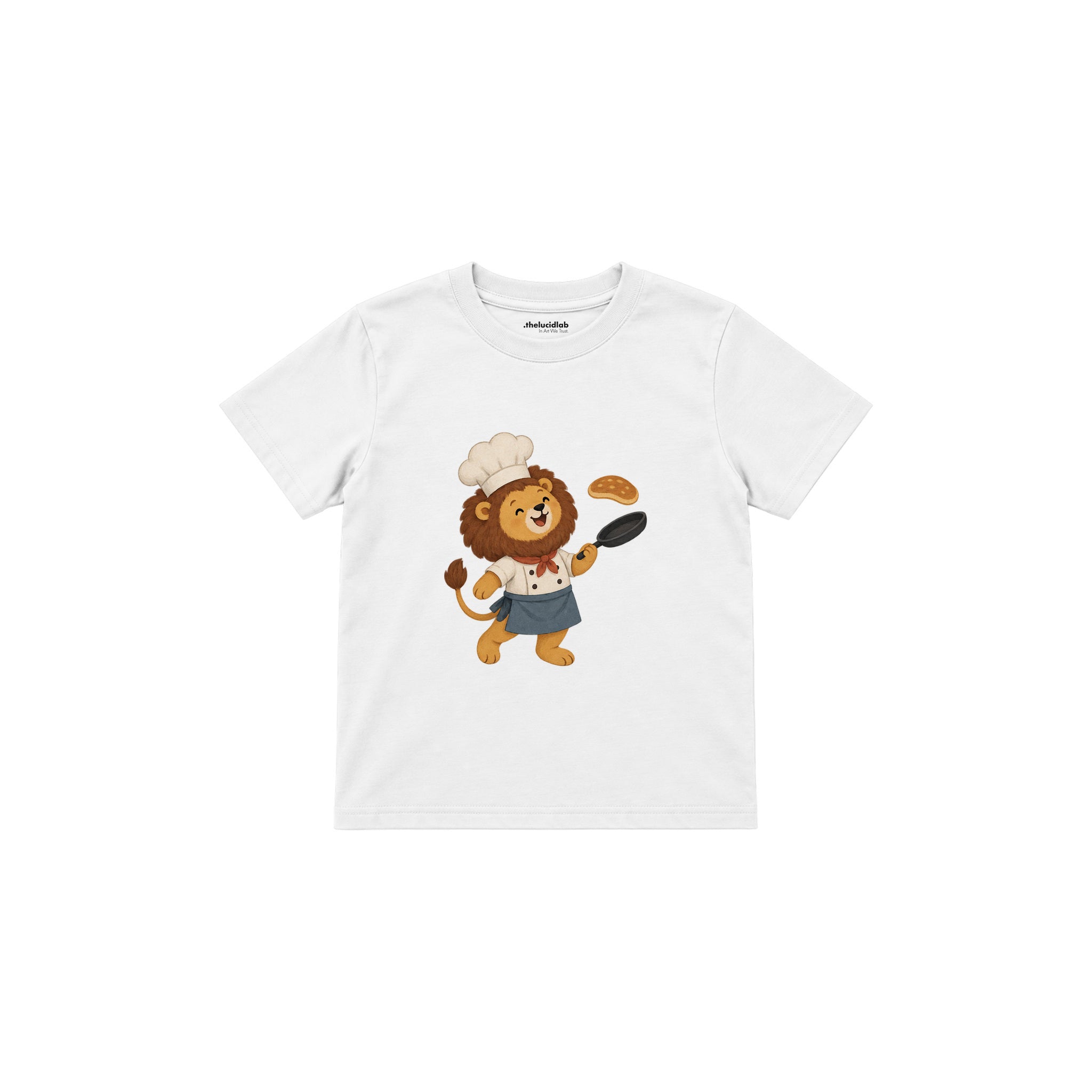 Lion chef tossing a pancake Çocuk Tişört — Beyaz — ön görünüm