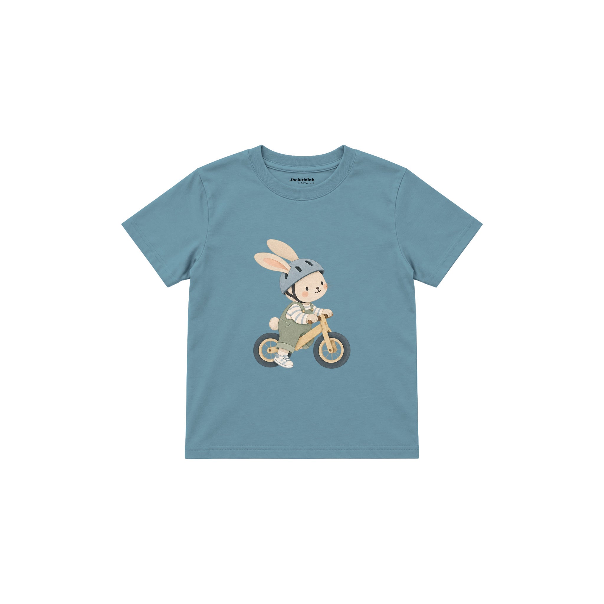 Rabbit riding a balance bike Çocuk Tişört — Çelik Mavi — ön görünüm