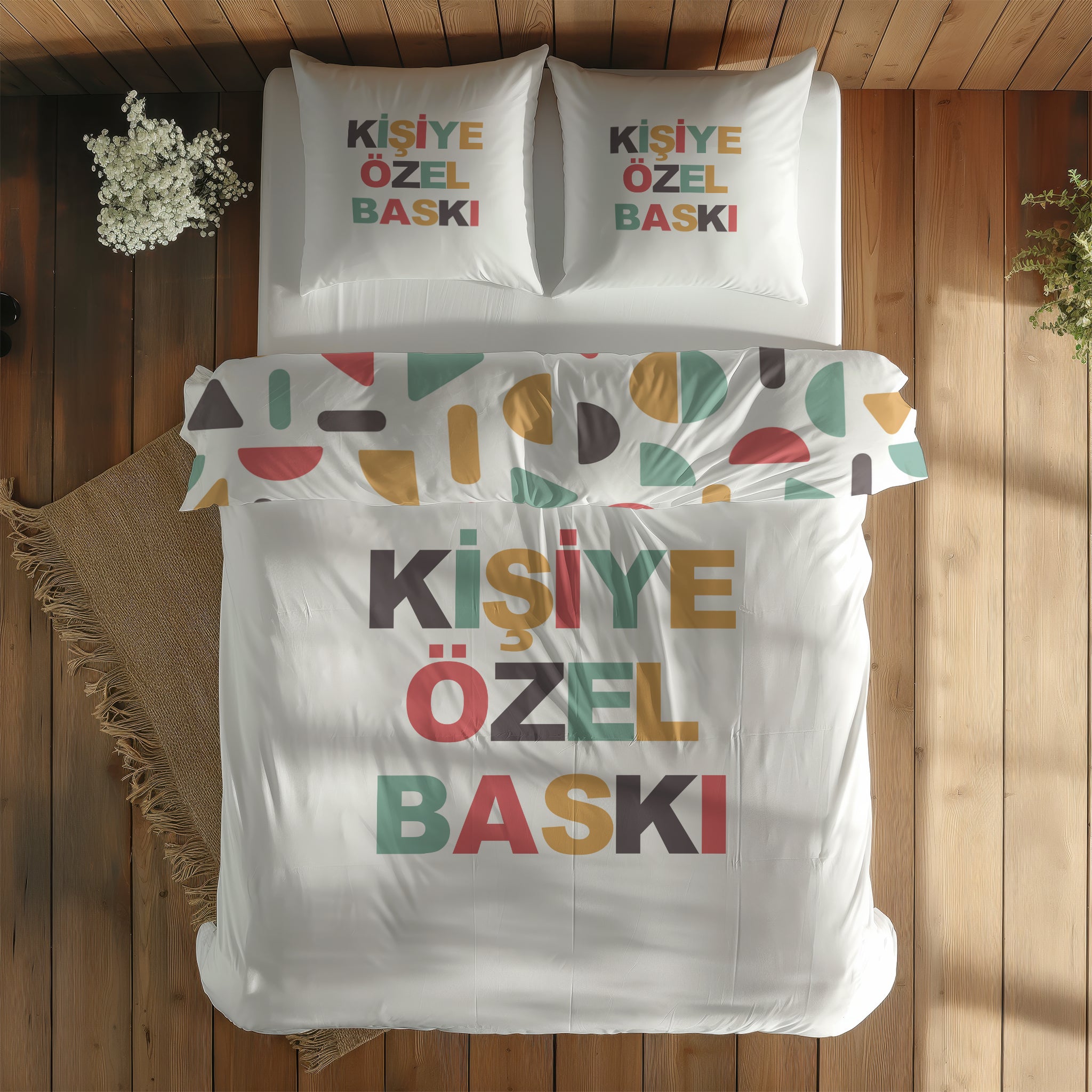 Kişiye özel çift kişilik nevresim – yazılı nevresim, yazılı yastıklar – üstten görünüm