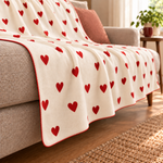 Little Red Hearts Polar TV Battaniyesi — yandan kenar ve ince dikiş detayı