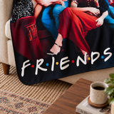 Friends Polar Tv Battaniyesi — kenar dikişi ve ince doku yakın çekimi