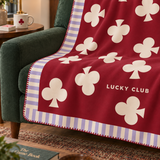 Lucky Clover Polar TV Battaniyesi — Dikiş yakın plan · Ekim 2026