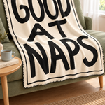 Good at Naps Polar TV Battaniyesi — Dikiş yakın plan · Ekim 2026