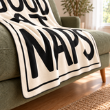 Good at Naps Polar TV Battaniyesi — yandan kenar ve ince dikiş detayı
