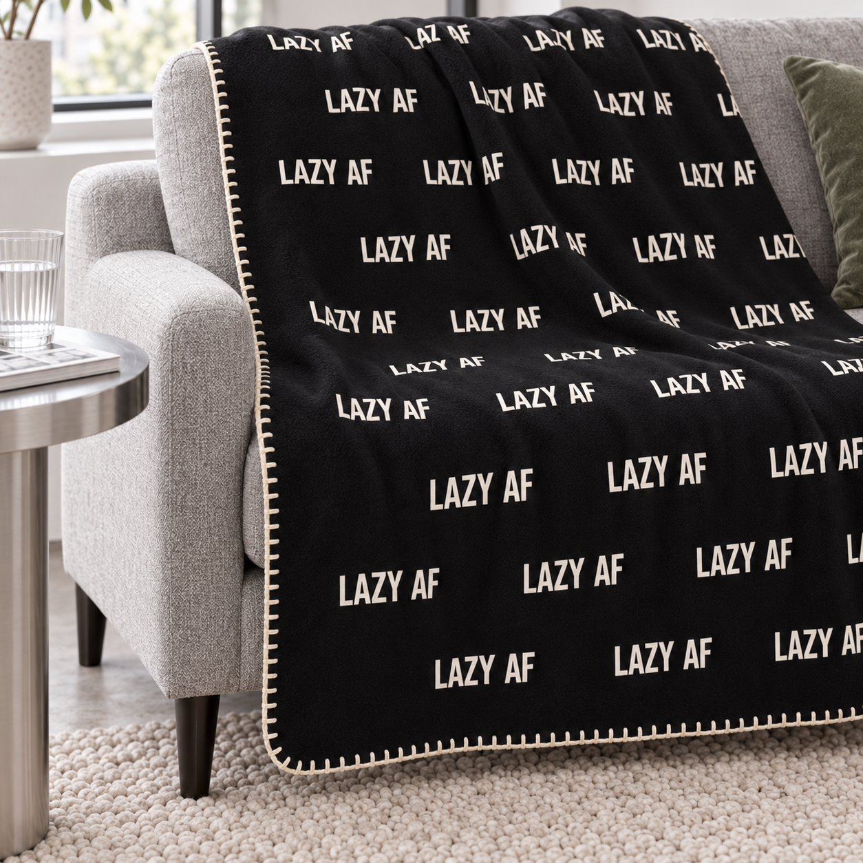 Lazy AF Polar TV Battaniyesi — Dikiş yakın plan · Ekim 2026