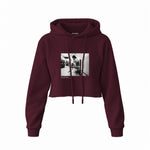 Amy Winehouse at the laundromat 2004 Crop Hoodie — Bordo — Ön