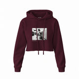 Amy Winehouse at the laundromat 2004 Crop Hoodie — Bordo — Ön