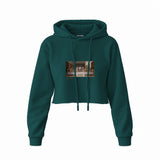 Son Akşam Yemeği Crop Hoodie — Koyu Yeşil — Ön baskı