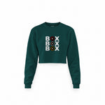 Box Box Box Crop Sweatshirt — Koyu Yeşil — Ön baskı