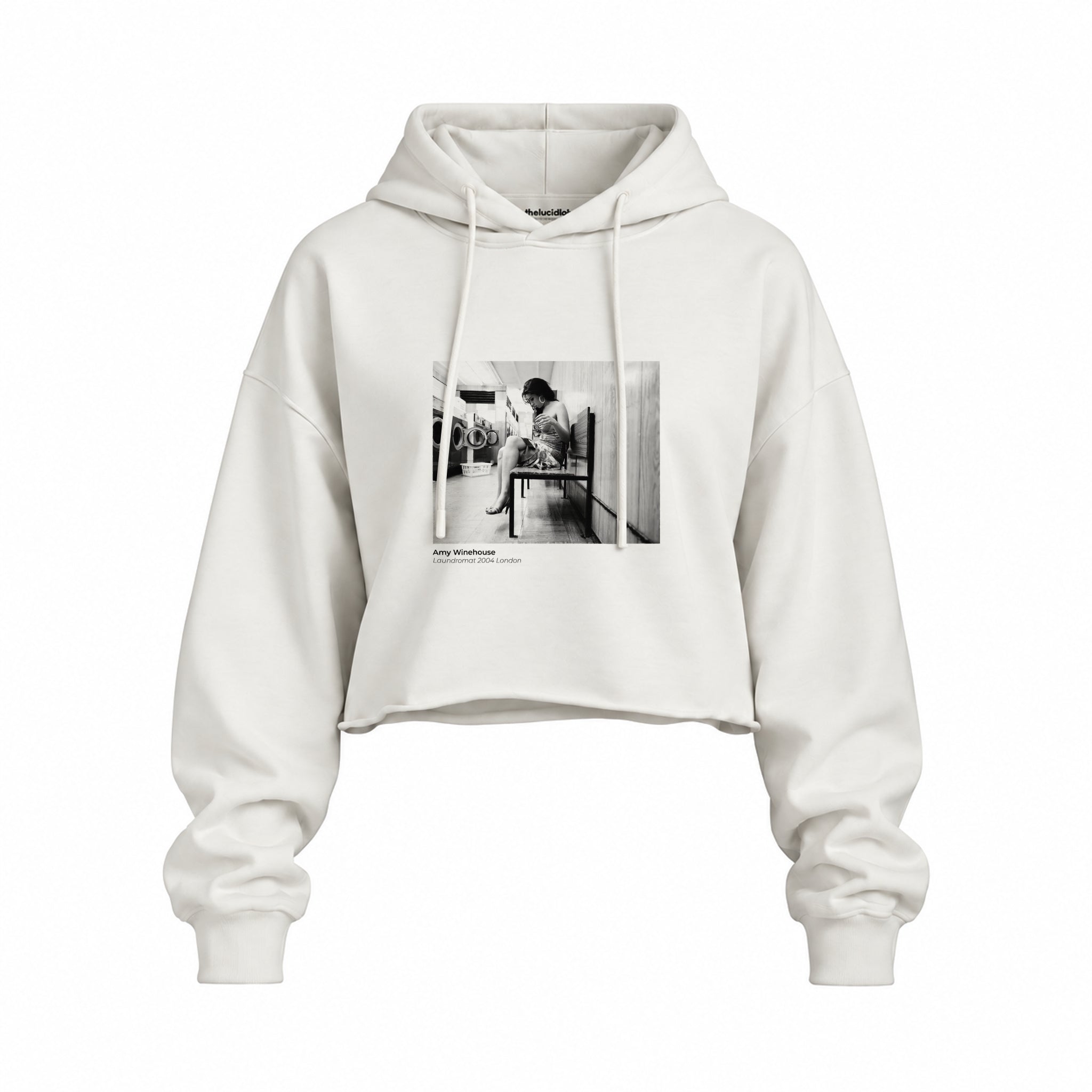Amy Winehouse at the laundromat 2004 Oversize Crop Hoodie — Beyaz — Ön baskı
