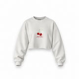 Cherry Mood Oversize Crop Sweatshirt — Beyaz — Ön baskı